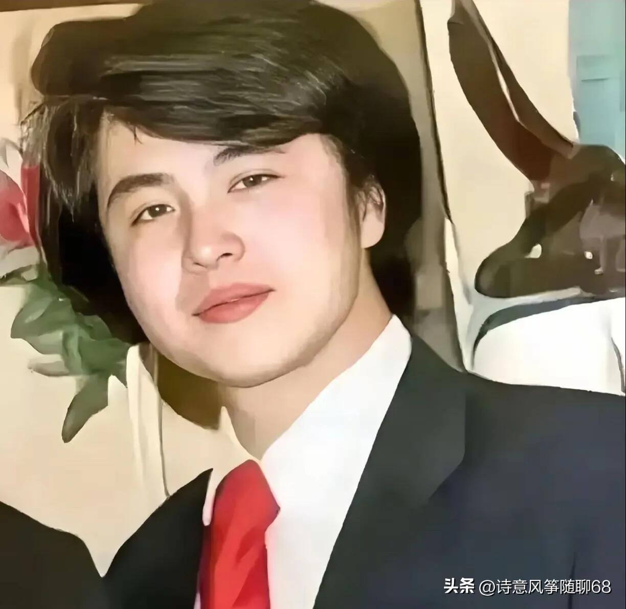 我觉得他是经典影视剧《西游记》里最帅的一个男演员，小时候光去看孙悟空去了，长大之