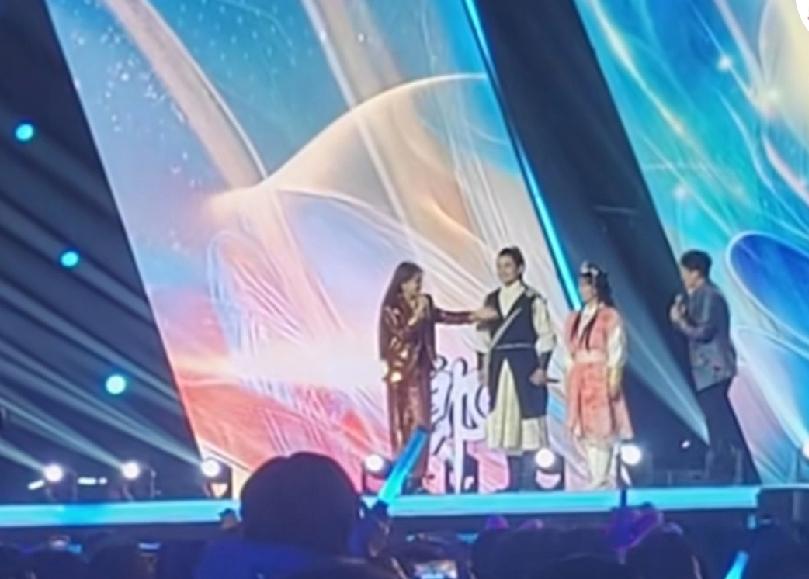 襄阳公交版“黄蓉”姚玲玲去哪了？12月21日晚上“相约冬至，侠义襄阳”的群星演唱