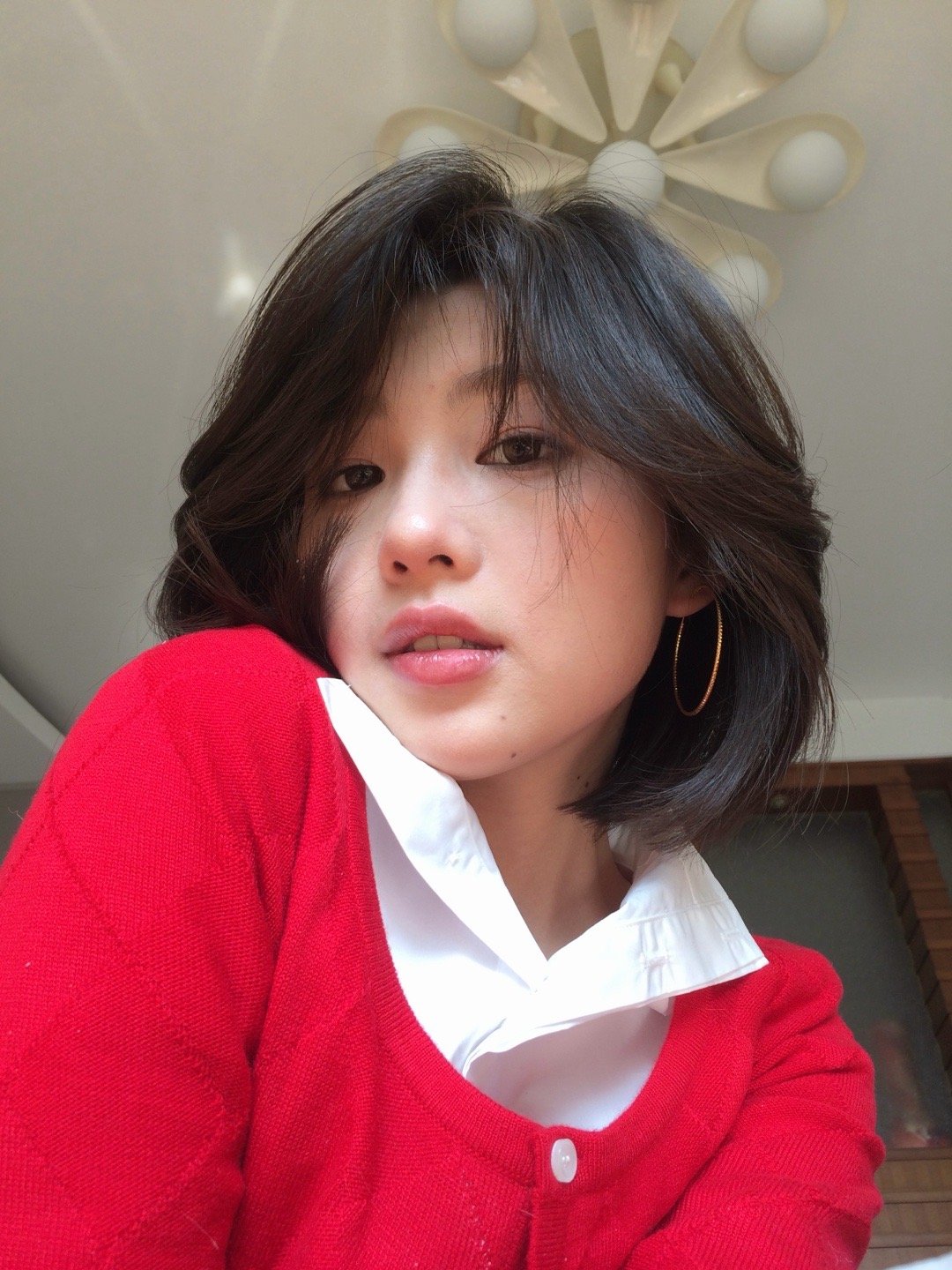 我知道我今天的照片咋怪怪的的了。。。。穿的像商业女强人 我受不了了