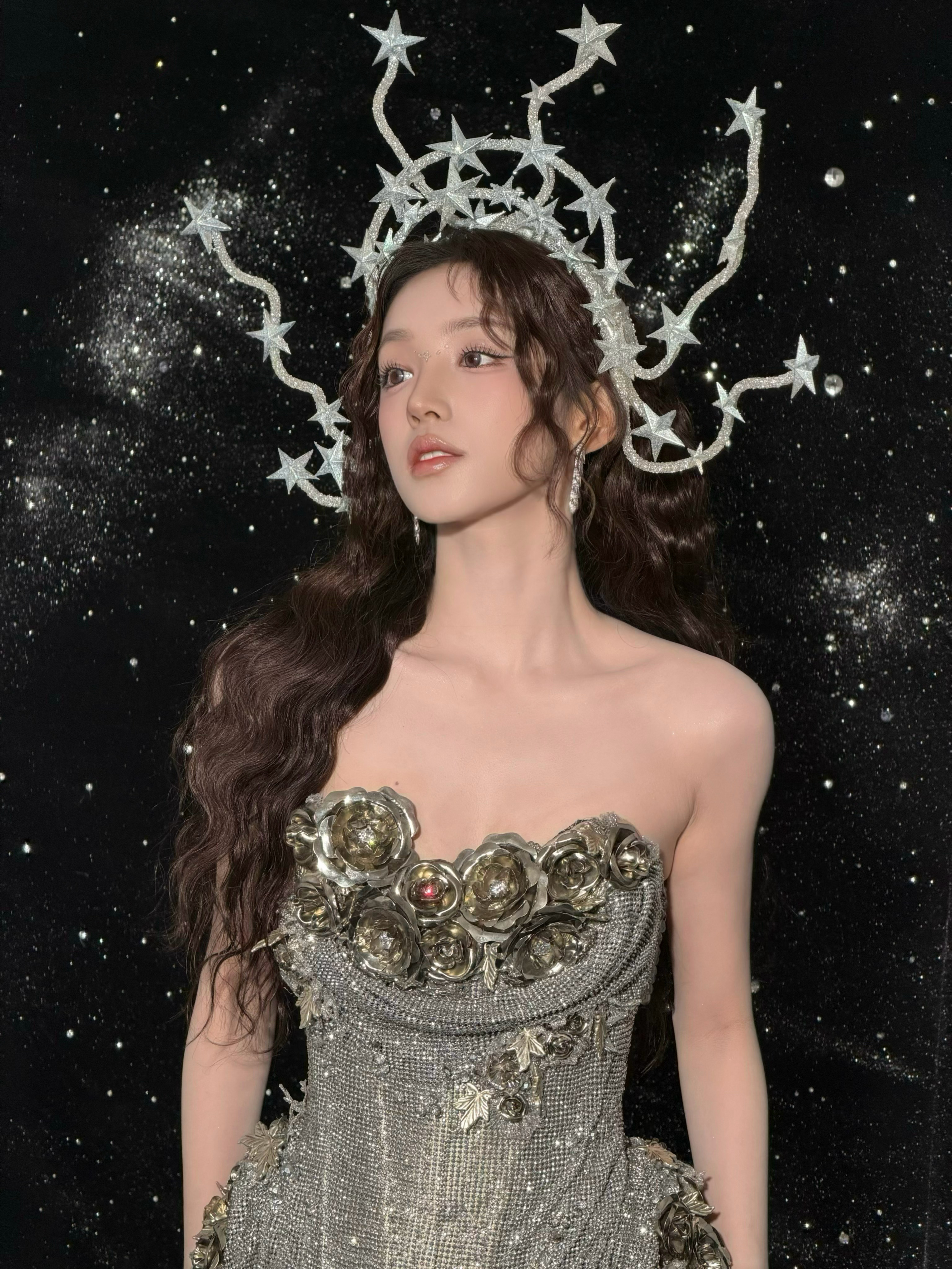 宋雨琦宋雨琦坚守音乐初心，独特烟嗓充满感染力，创作能力亮眼，舞台表现力十足。潜心