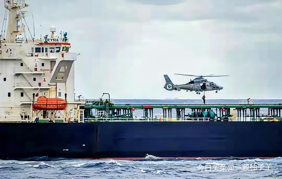 法国最近也紧跟美国节奏，在海上玩起了扣押油轮的操作。当地时间3月20日，法国海军