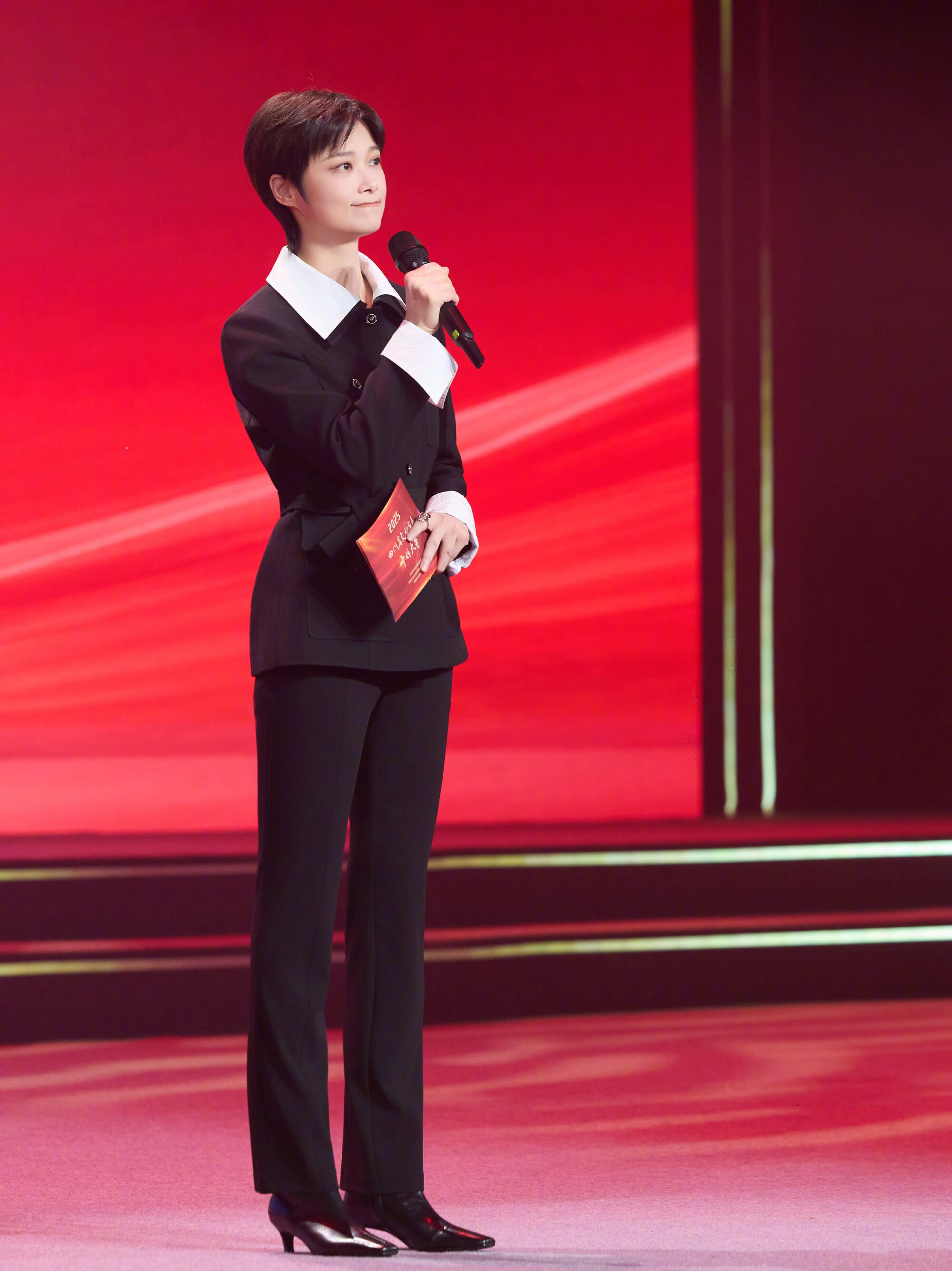 她真是内娱少有的气质干净，一身正气！ 