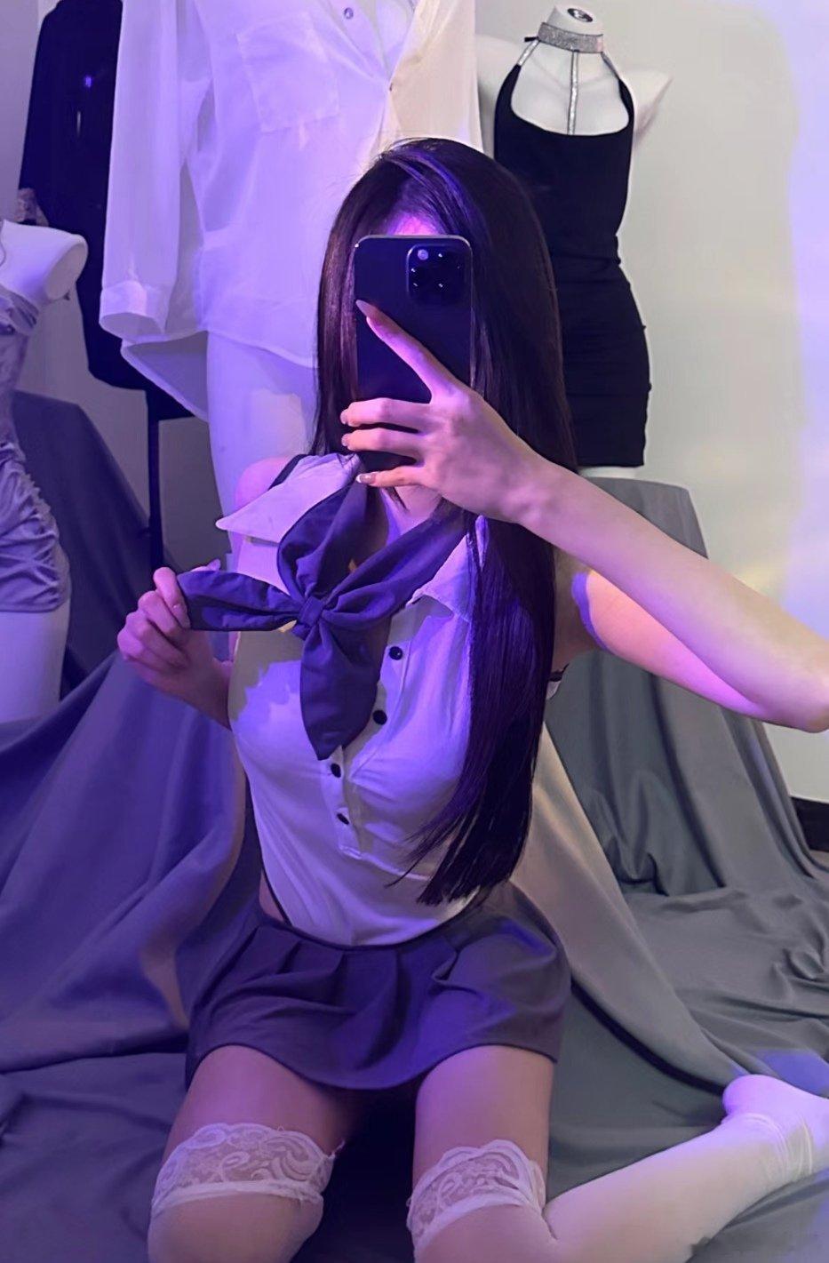 这个点还没睡觉的在干嘛🙋 ​​​