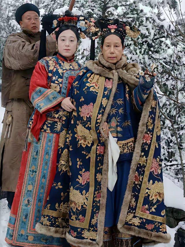 一百多年前的慈禧太后，恐怕连羽绒服是什么都未曾知晓。寒冬时节，她是否也会感到冷意