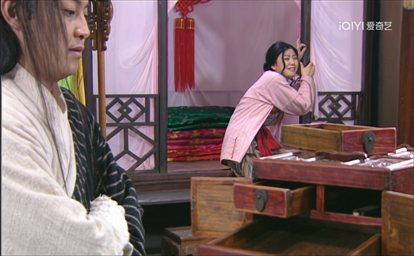 《我为湘玉存大钱》第64集为了处理好雷老五盗墓得来的首饰你真是赔了夫人又折兵啊，