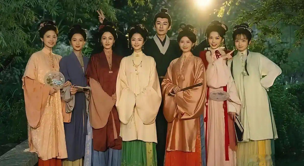 文荣奖这个结果看着真舒心好多人本来等着主演拿表演奖。最后是刘美含凭吕蕺儿拿下最佳