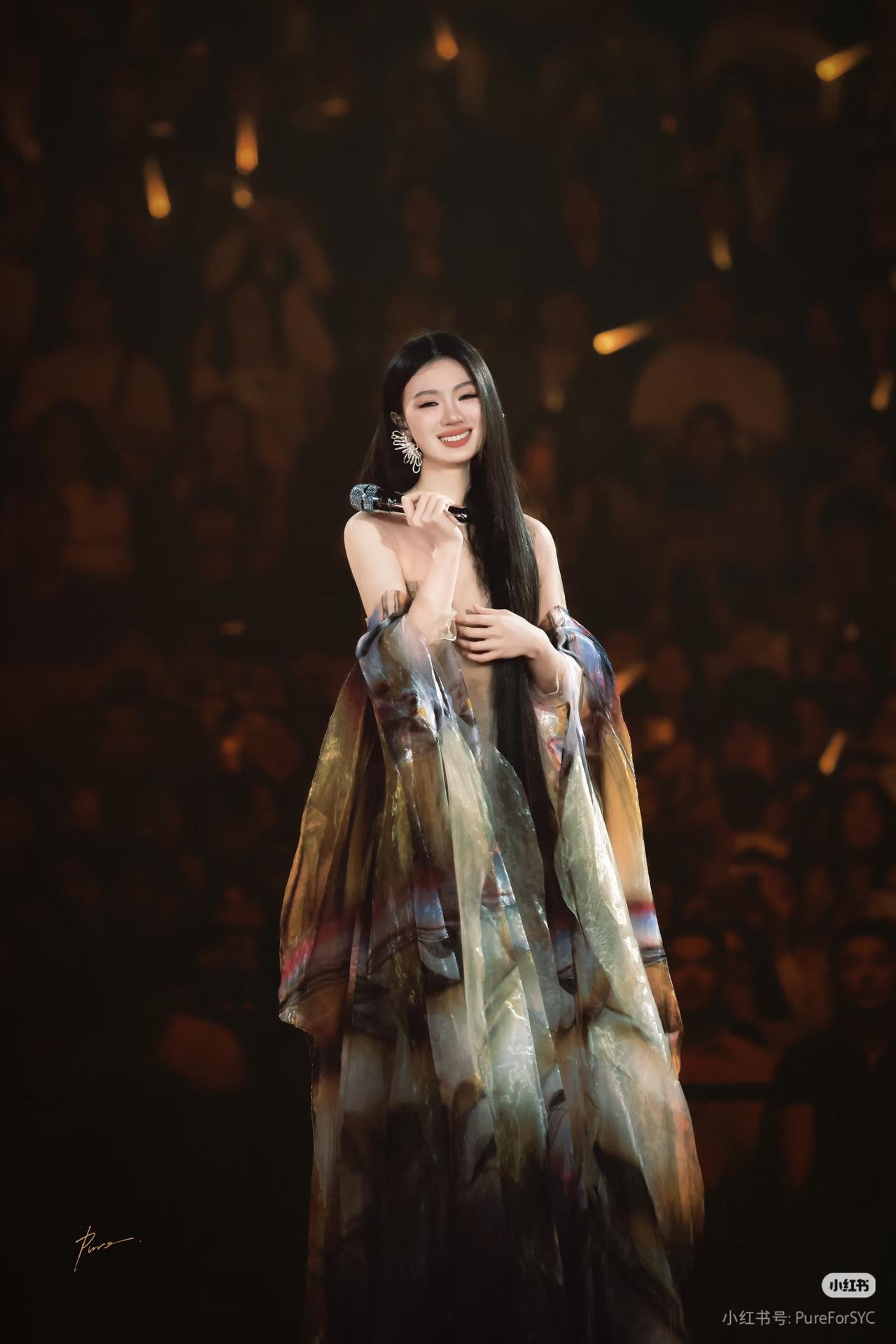 单依纯是对改编有什么执念吗？
 
好好一首《李白》，被她改得面目全非，原曲的洒脱