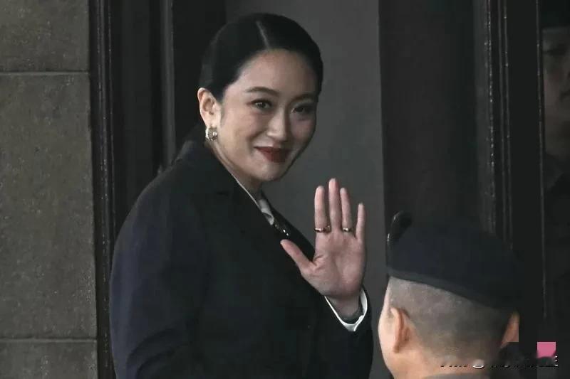 佩通坦丢了泰国总理职务  军方将卷土重来?

泰国宪法法院星期五（8月29日）宣