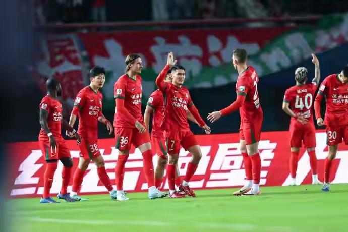 河南队终究没能在足协杯上创造奇迹，以0：3的比分，送北京国安第五次夺得足协杯冠军