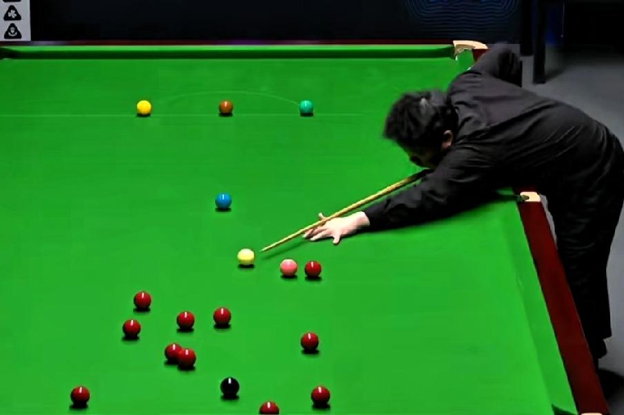 62-2，张安达第二局赢了，比分扳成1-1平。
这局，张安达先上手，仅得19分进