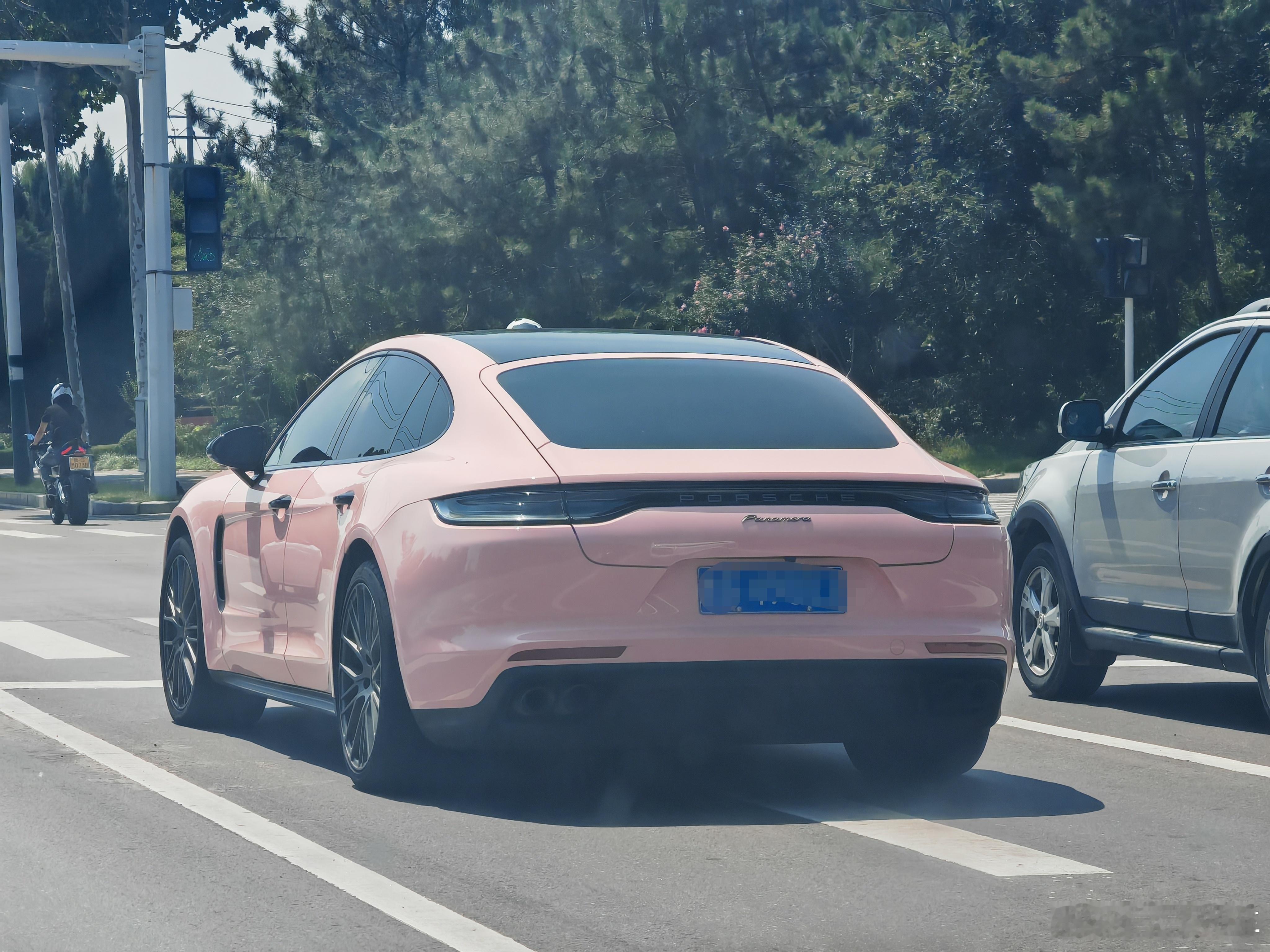 德系车[超话] 怎么还打开尾翼了呢？ ​​​