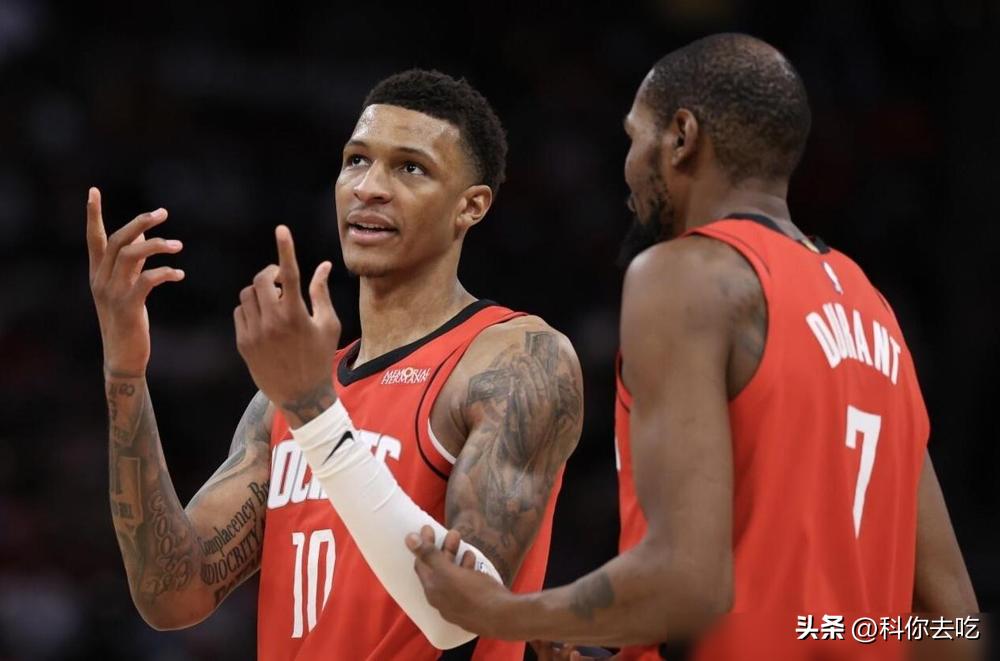 杜兰特竟然主动喊出“我不打持球了”，这事听着就离谱。一场22分的大胜，火箭把老鹰