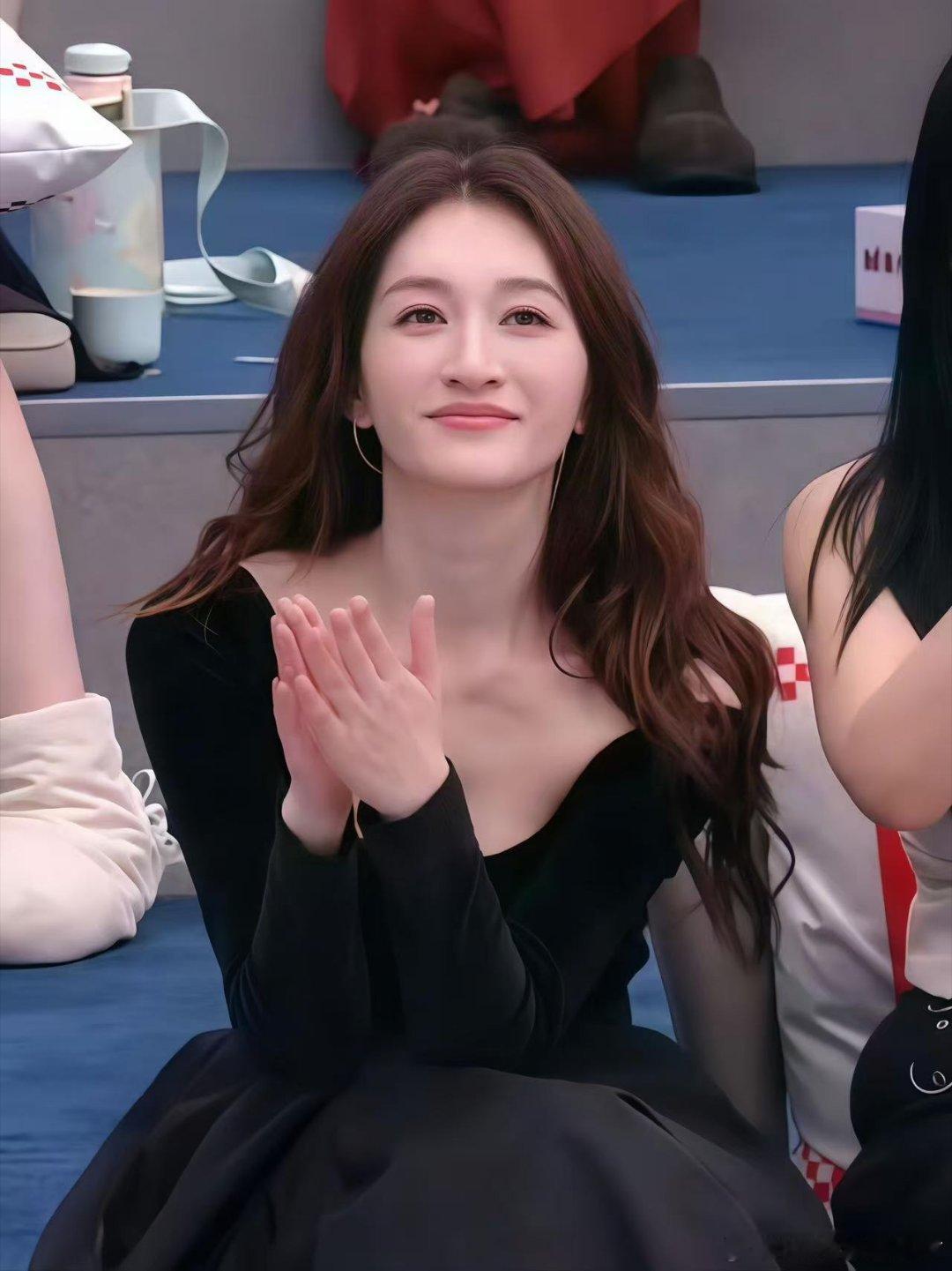 李小冉的正确打开方式 别人怕老，她不怕；别人端着，她懒得。李小冉用她的人生状态告