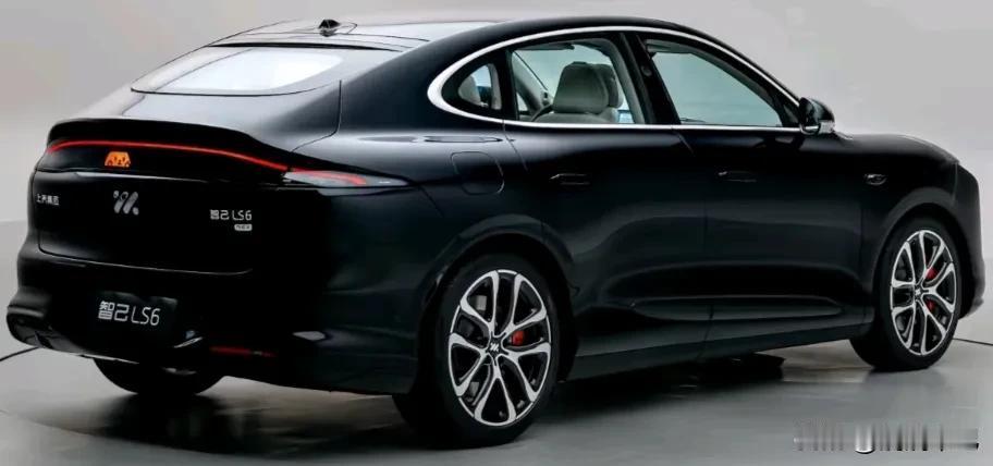 春节与智己从容出行马上就快过年了，今年有智己LS9陪着我过春节太香了！六座坐满一