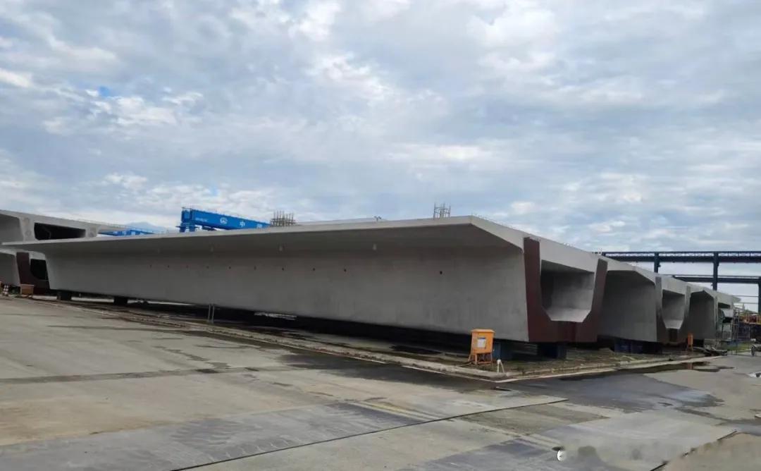 广东敬业钢铁助力漳汕铁路建设提速近日，从国家“八纵八横”重大战略工程——漳汕铁路