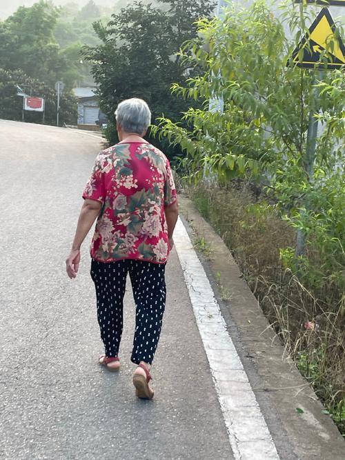 老人如何做到不讨厌？
我和妻子结婚12年了，有一个11岁的儿，最近我发现我儿子不