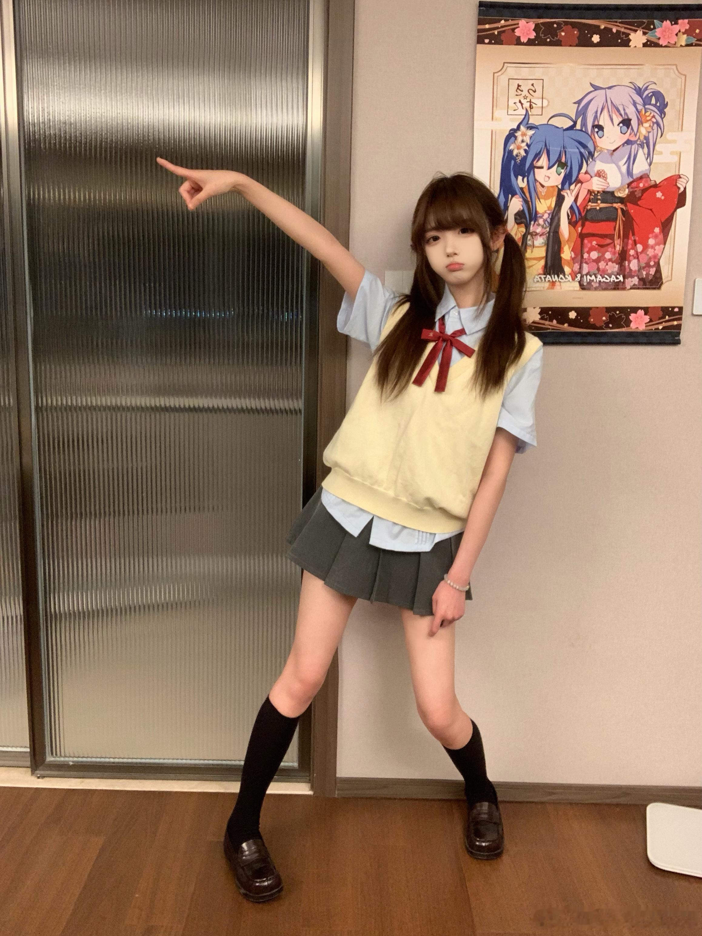 没有贴纸的一版⎛𖥚・̄ധ・̄𖥚⎞ 