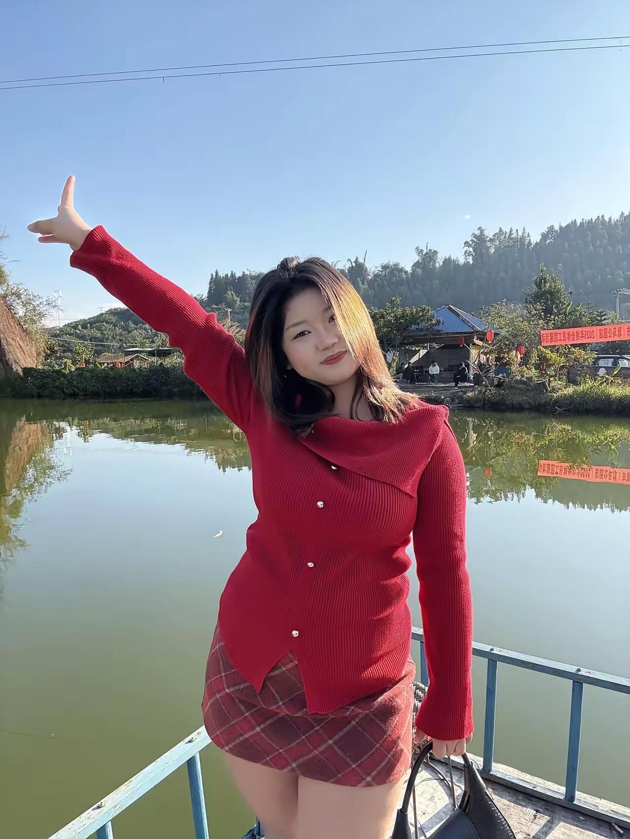 我是一个乐观开朗女孩，唯一的缺点就是有点胖。
我是乐观心态