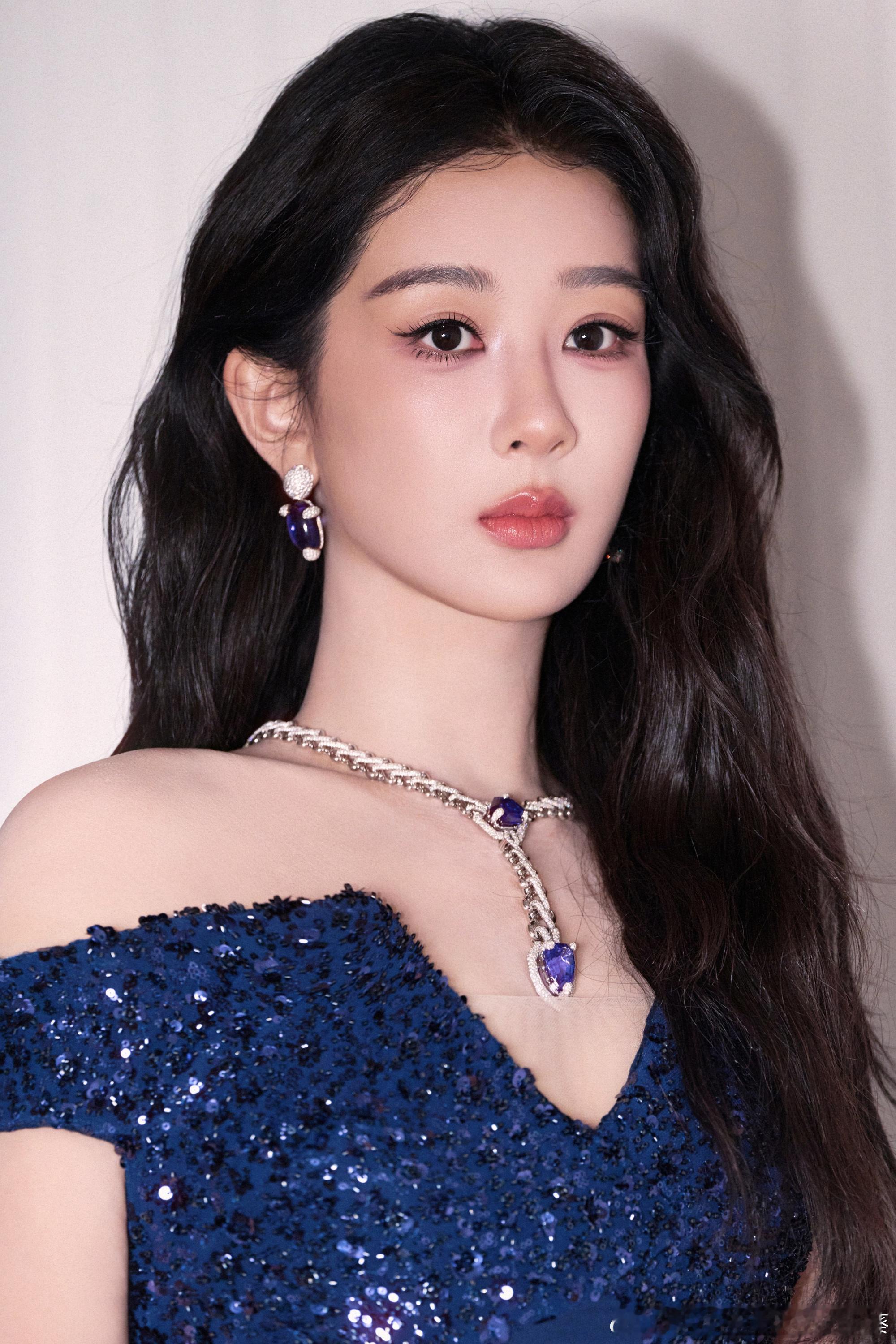 杨紫 yz杨紫旺家福品牌全球代言人 yz杨紫董竹君 我迈过人间万物，从不慌张，唯