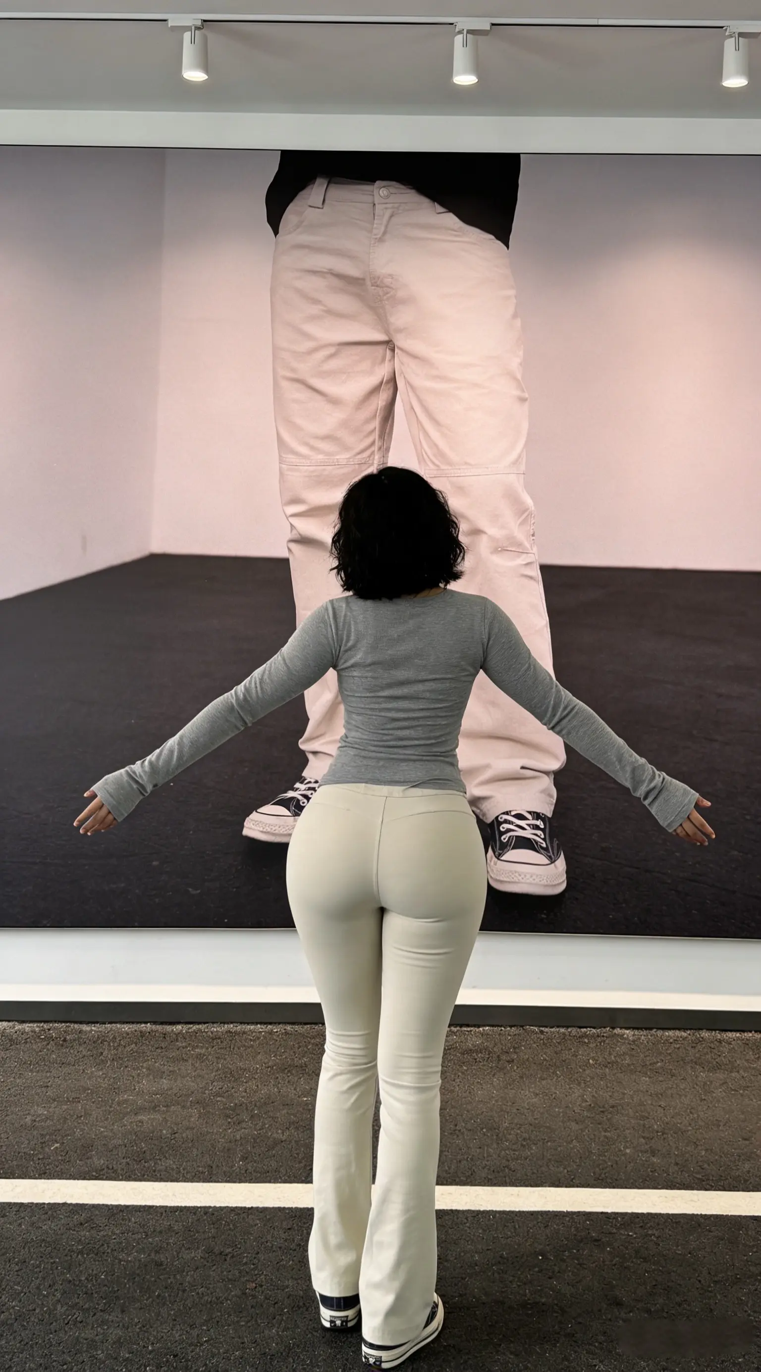 今年特别流行这款透气休闲长裤，你穿它几年都不会过时，现在买回去就可以穿...