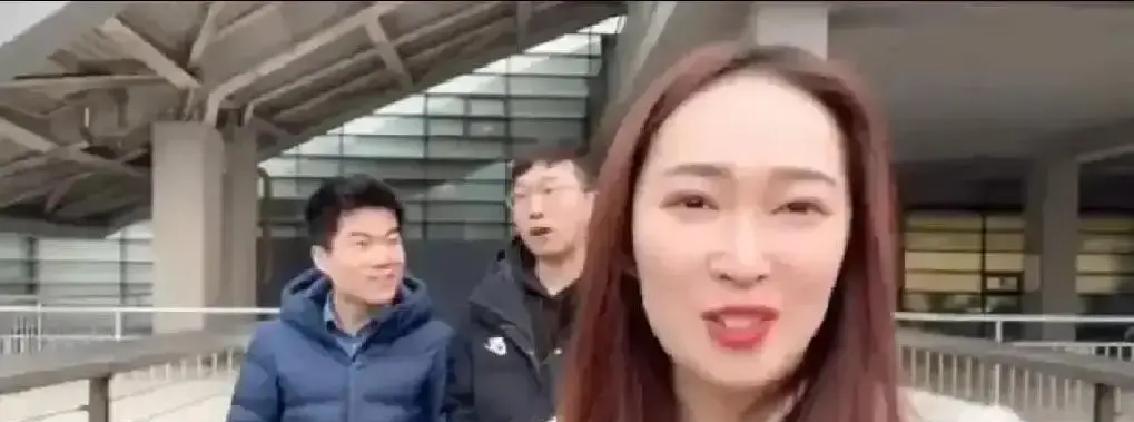 两年前他自嘲是陪跑，谁能想到现在一场直播1200万人围观？
东方甄选的财报把答案