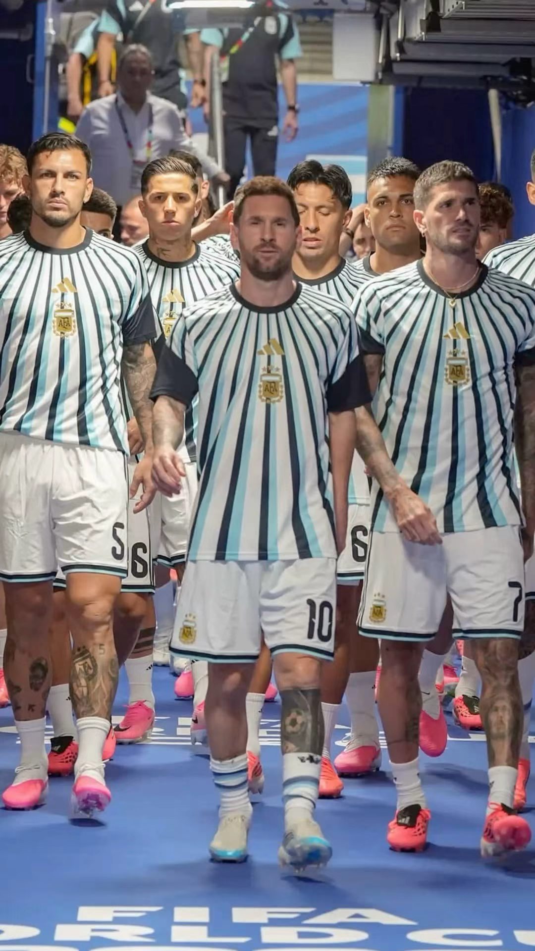 世界杯 国际足联（FIFA）正对阿根廷足协及其三名球员和一名教练展开调查，原因涉