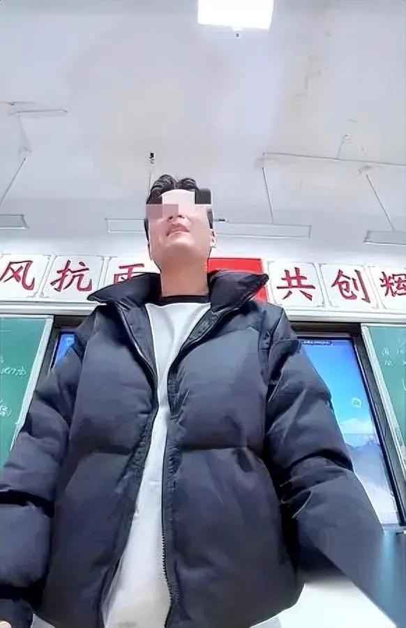 老师成了全职保姆？

家长群里的奇葩要求惊到我了

浙江家长让老师上门叫孩子起床