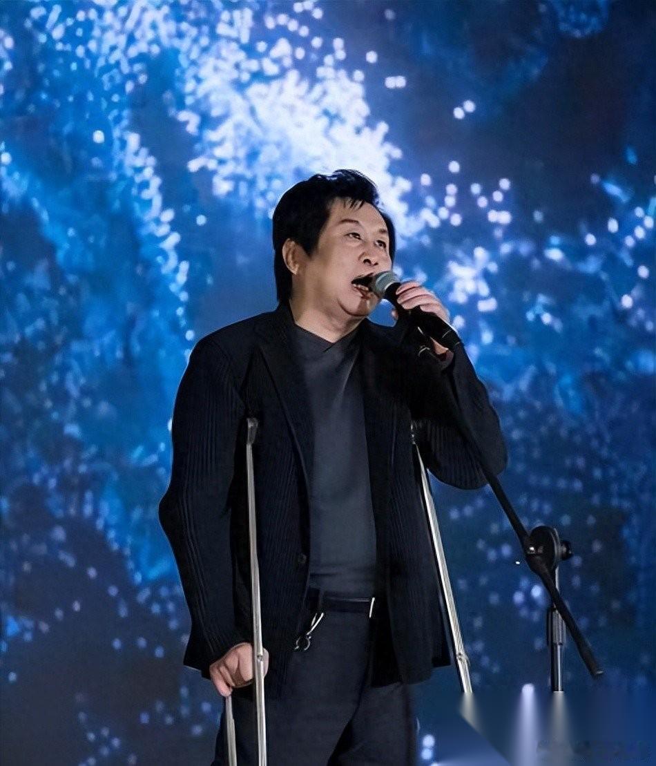 我严重怀疑， 郑智化这次来延吉参加6月13日的群星演唱会， 不是为了赚出场费，也