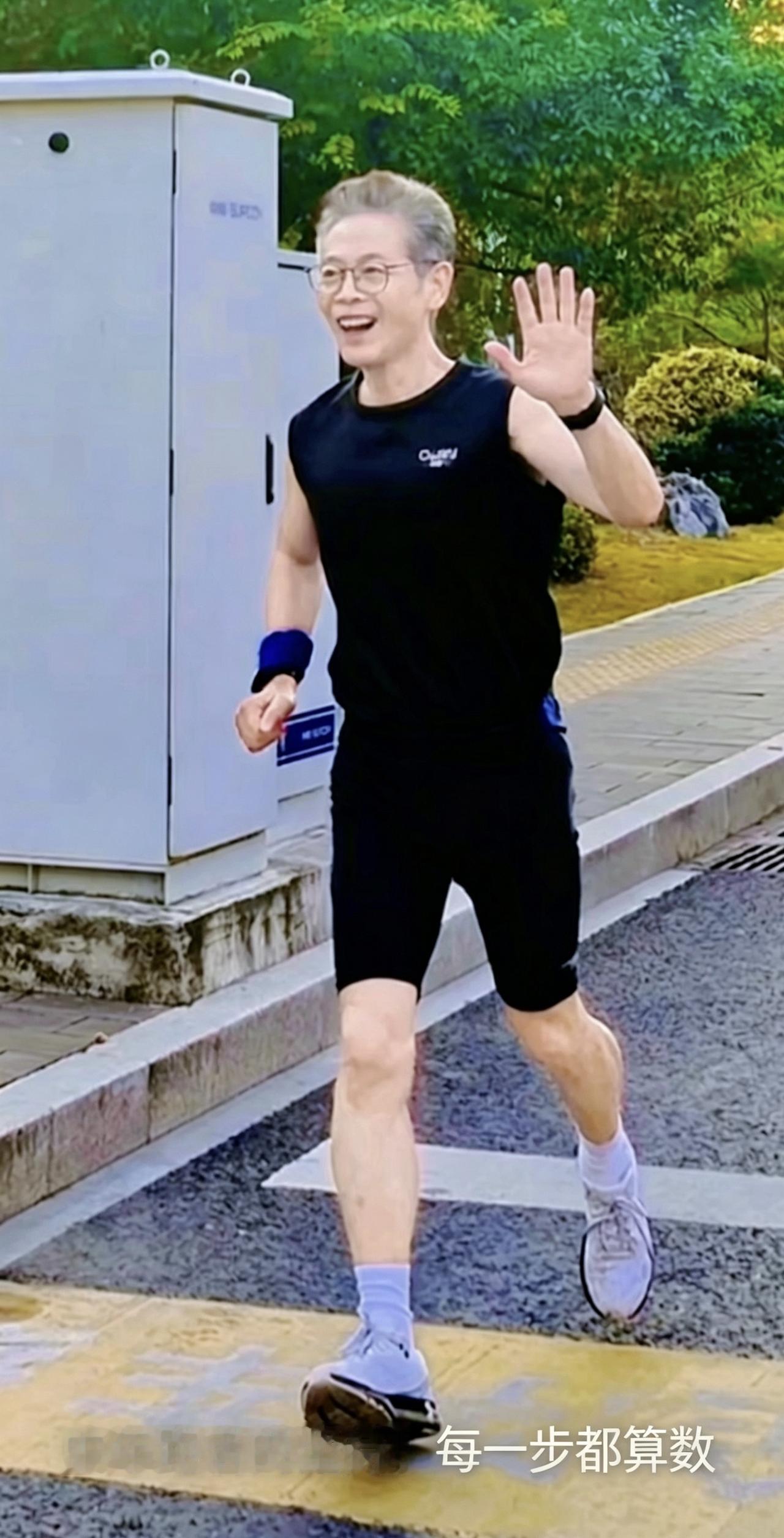 运动不是立竿见影的生意，别再急着要回报，而是细水长流的投资，坚持一年见差距，坚持