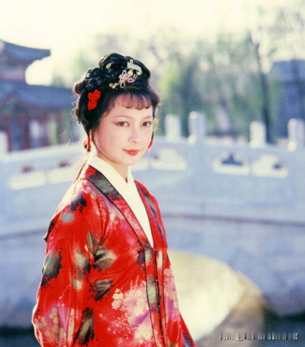 87版《红楼梦》：丫鬟也是经典，你觉得谁是最漂亮最出众的丫鬟？#红楼梦#