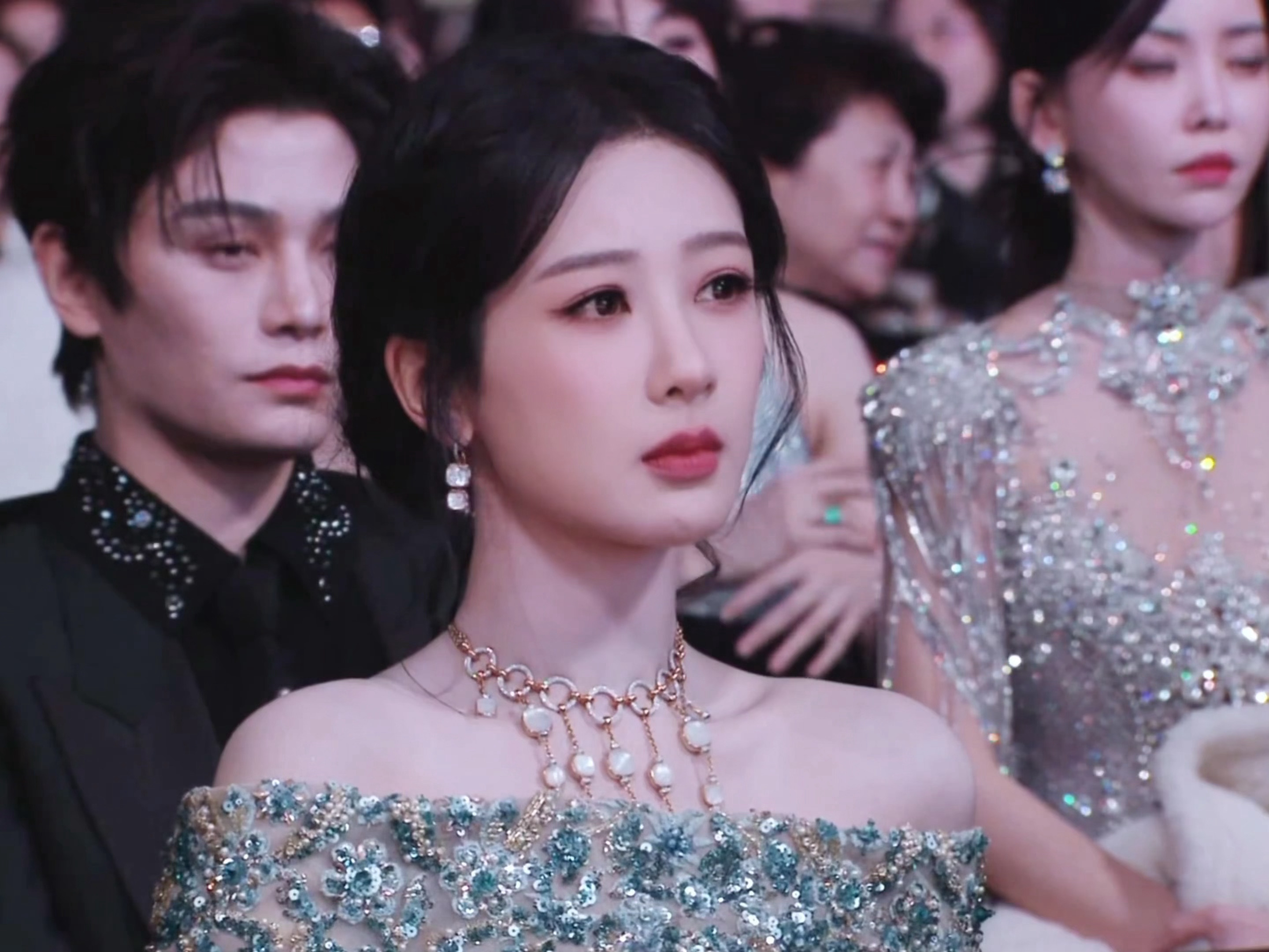 此女今晚鲨疯了🥵微博之夜内场