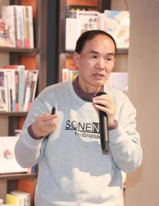 复旦大学的梁永安教授说：
“上班的意义是什么？喝单位的水，用单位的电，单位的厕所