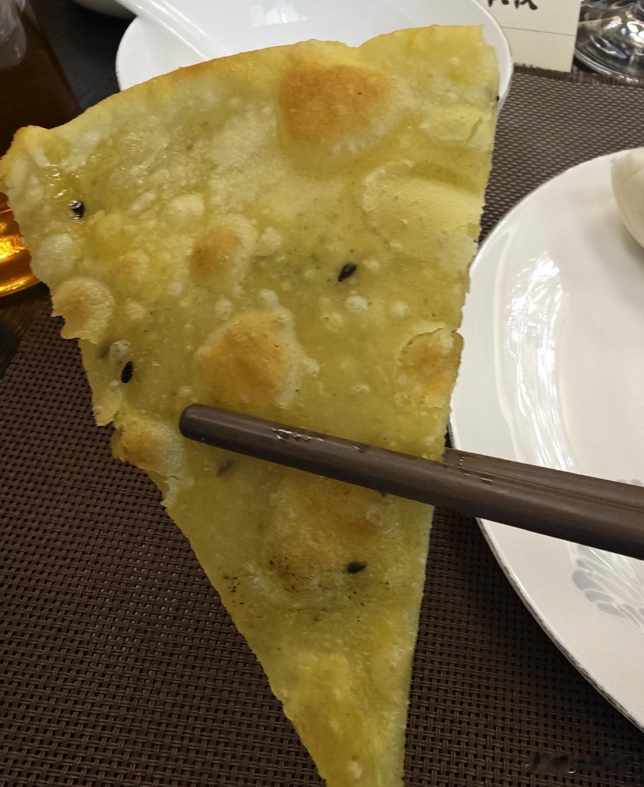 到西宁的第一天 
服务员问我要不要尝尝狗浇尿 [震惊]
我当场愣住，心想青海人这