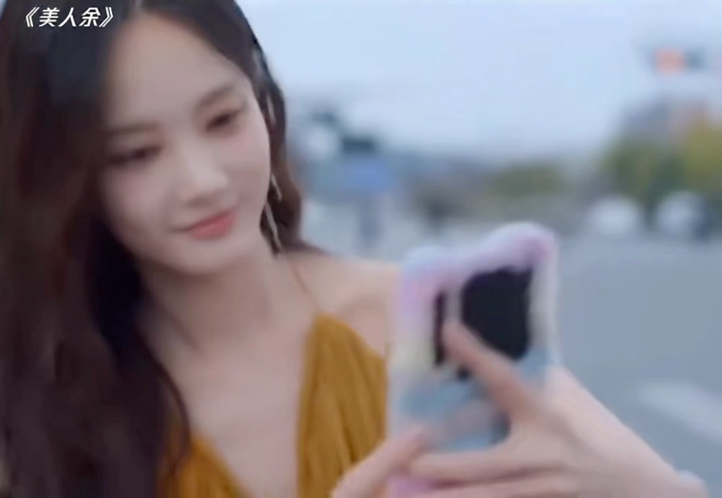 李一桐美人余最难绷的一段 救命！余梦追尾这段笑点密集。发生事故之后整个人懵懵的，