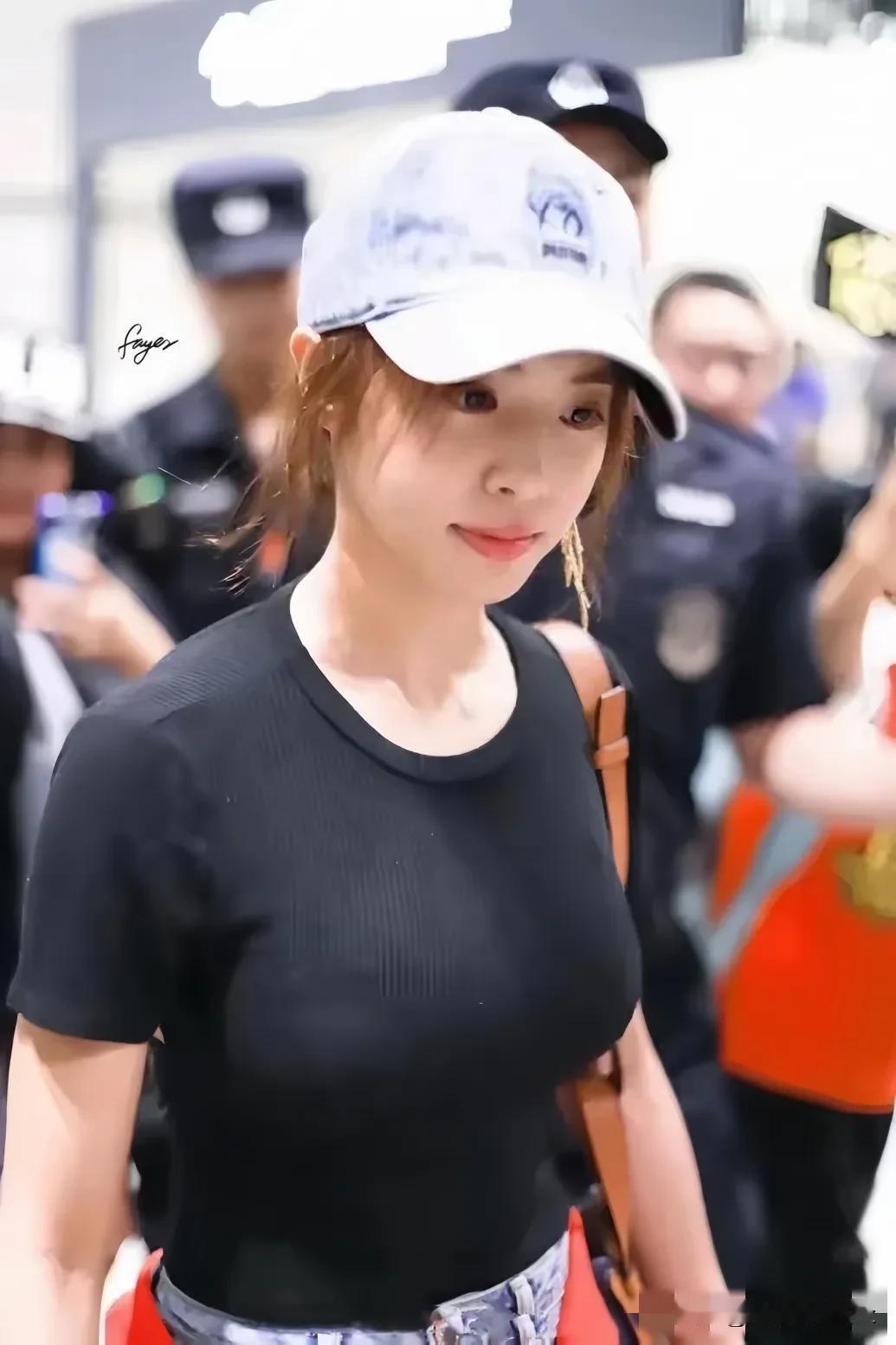 43 岁这状态怎么样，你说。#女星谁最美？＃# #女星美照分享#