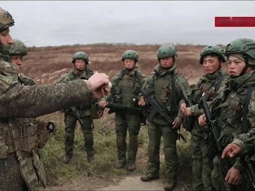朝鲜上万士兵奔赴俄库尔斯克战场付出巨大伤亡！拿鲜血换现代实战经验，俄用军工技术作
