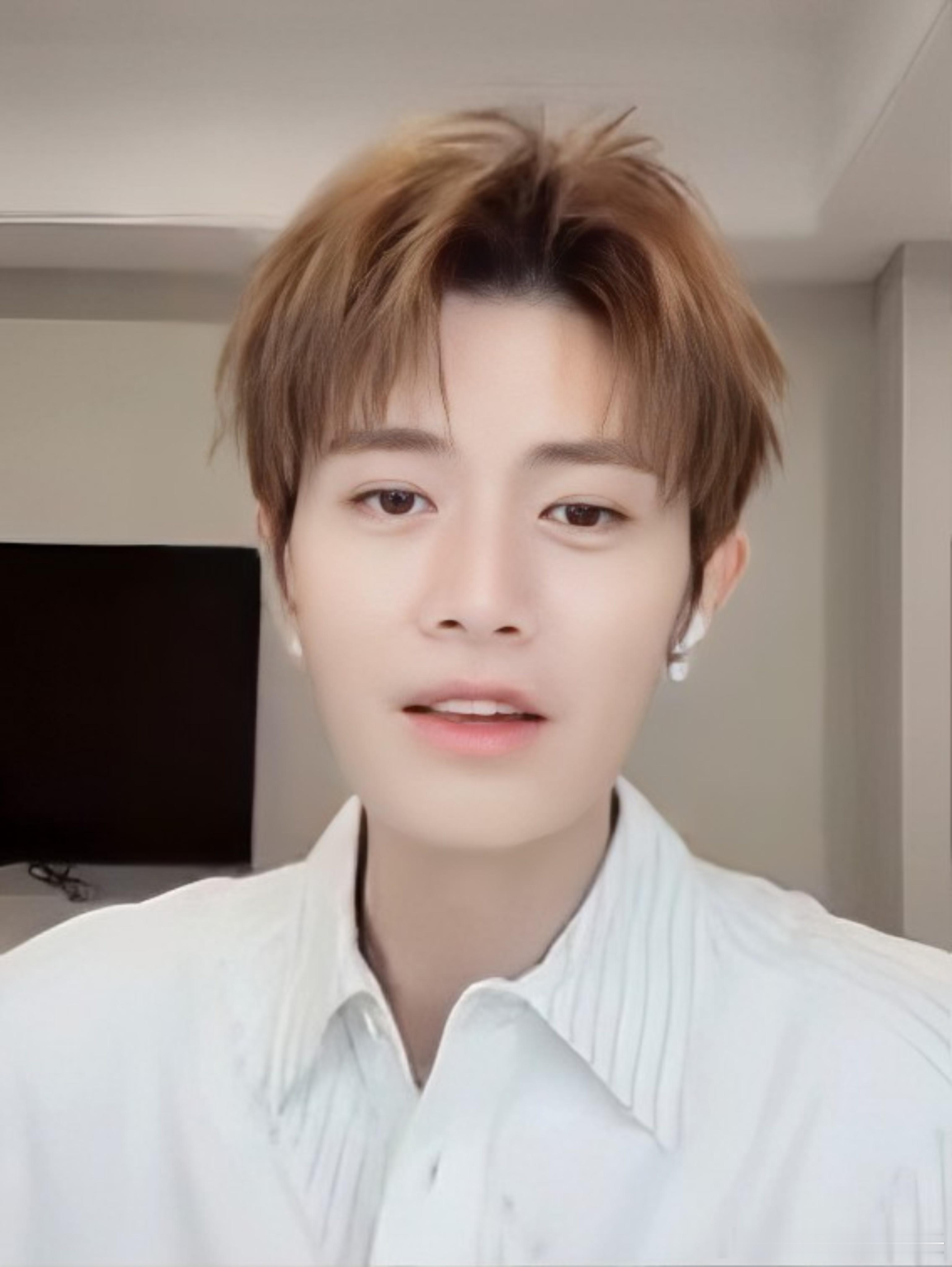 任嘉伦[超话] 谁也不能打扰我！我和我的可爱大男孩今晚18：00有约！相约在爱奇