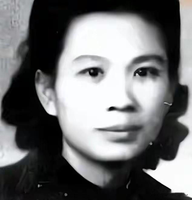 重庆挖出一具戴手铐女尸，鉴定后确认：她就是中央苦寻26年的人。
 
这件事发生在