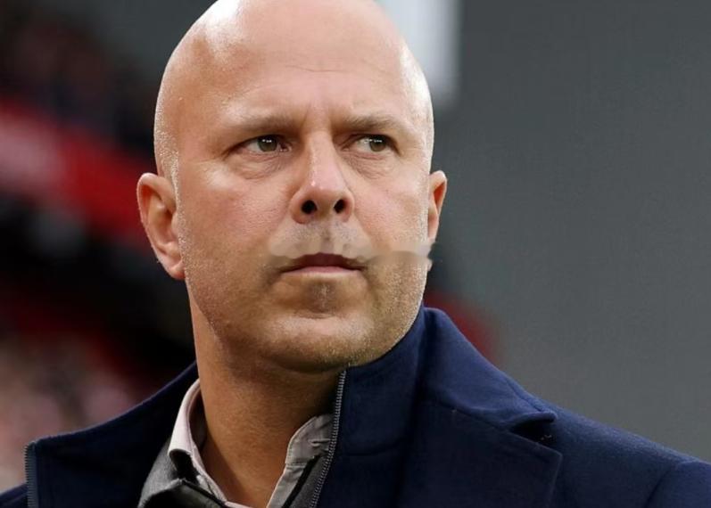 据<<回声报>>报道，利物浦主帅斯洛特承认，将任何球员排除在首发阵容之外都不是一