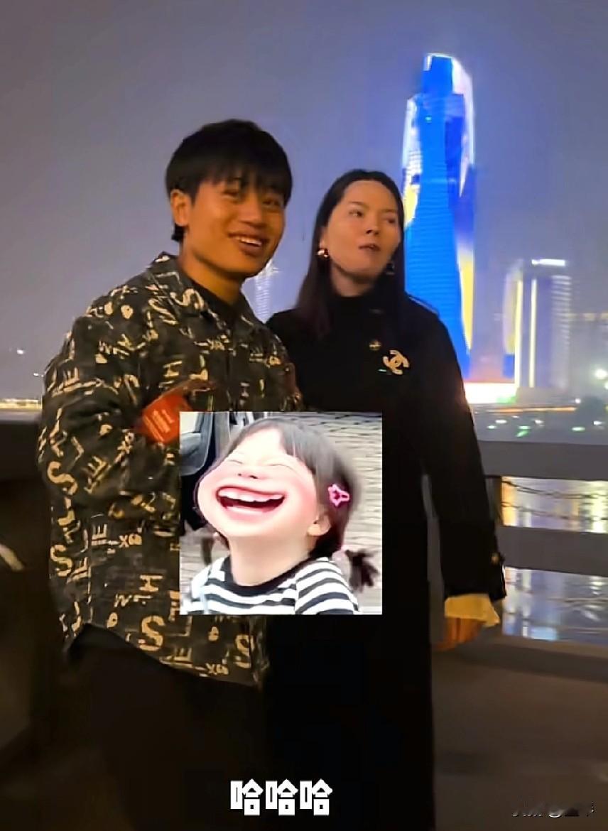 宜宾合江门偶遇林北！荒野达人被粉丝逮到，调皮互动超有爱。


 
作为土生土长的