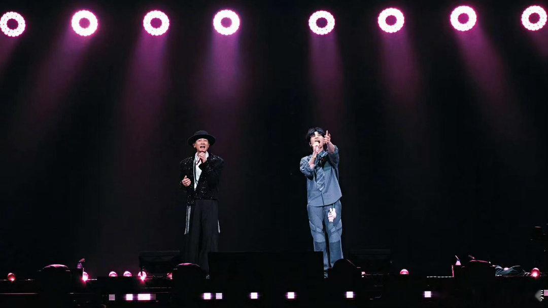 陈小春站姐是应采儿陈小春官宣二巡被应采儿的应援狠狠戳中，一巡在欢笑与感动中收官，