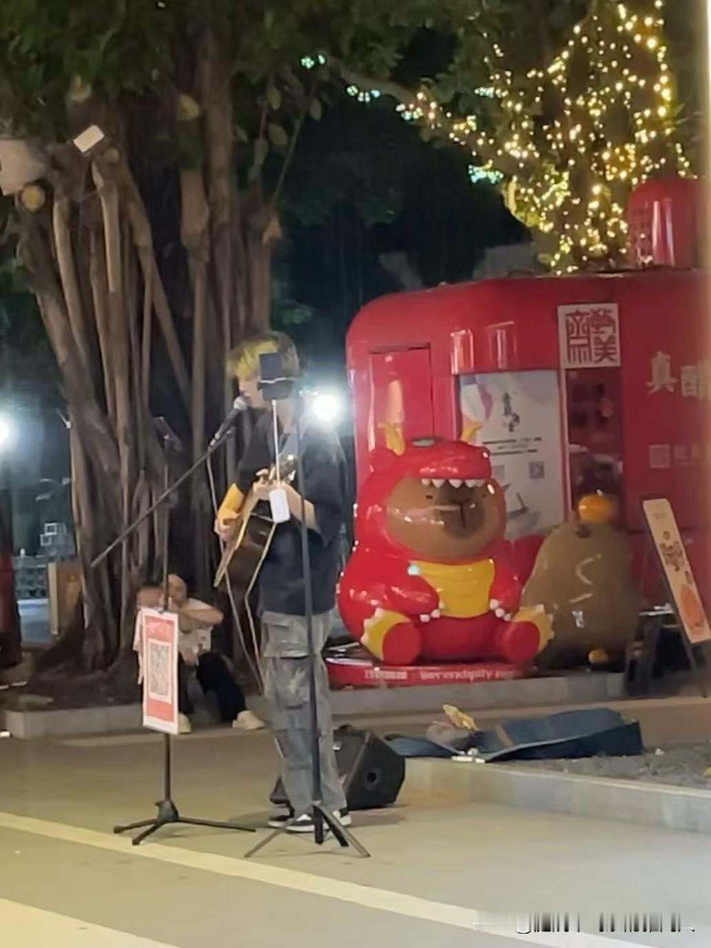 发现了没有
娶了独生女之后，特别是父母有退休金的，那日子真的偷着乐！

老丈人丈