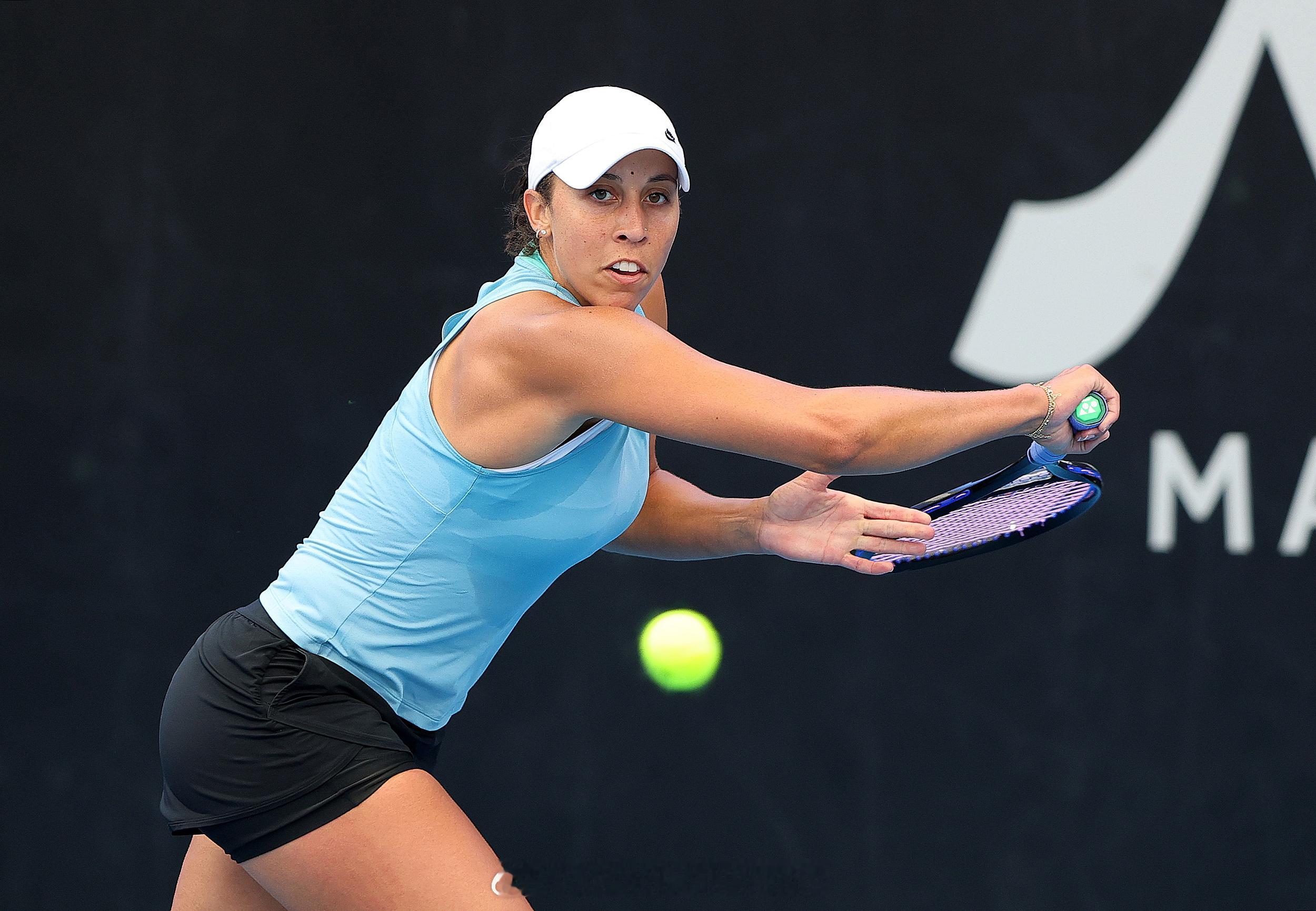 WTA500  阿德莱德站决赛美国德比，凯斯6-3/4-6/6-1击败头号种子佩