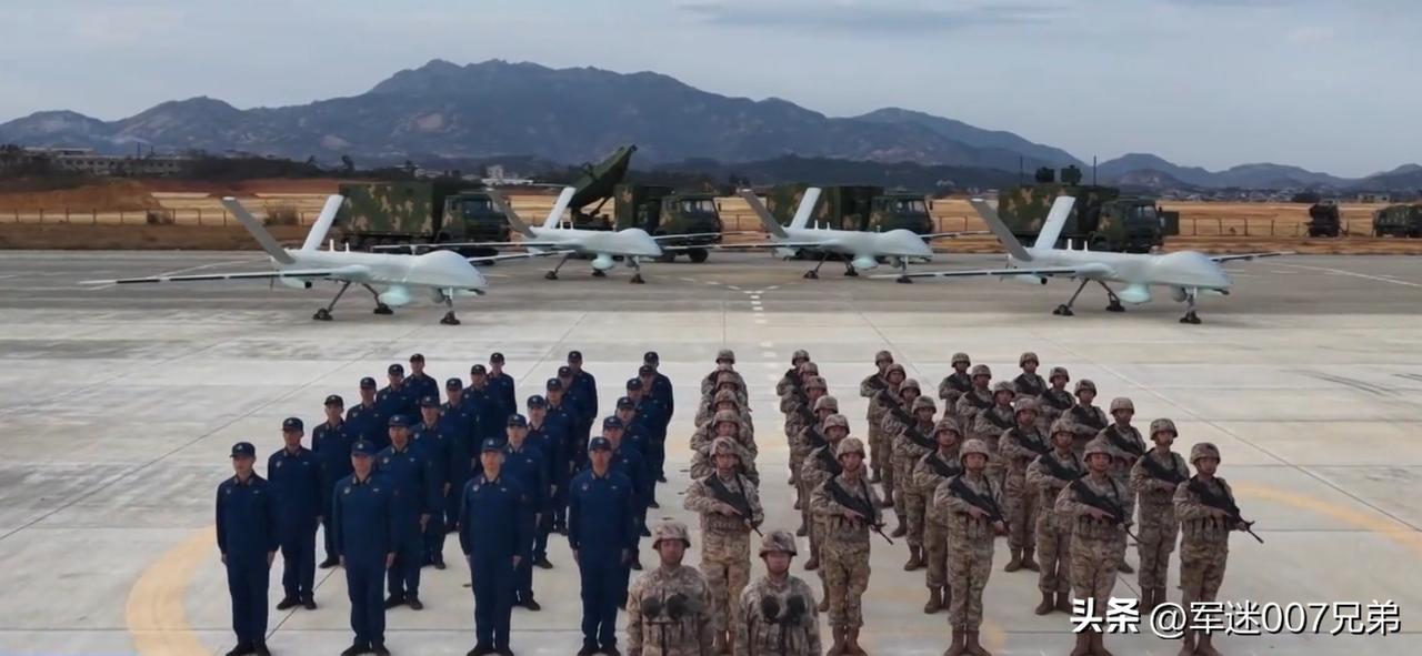 春节前夕解放军陆军战区情报旅，向统帅展示该旅无人机营装备的国产KVD-002型察
