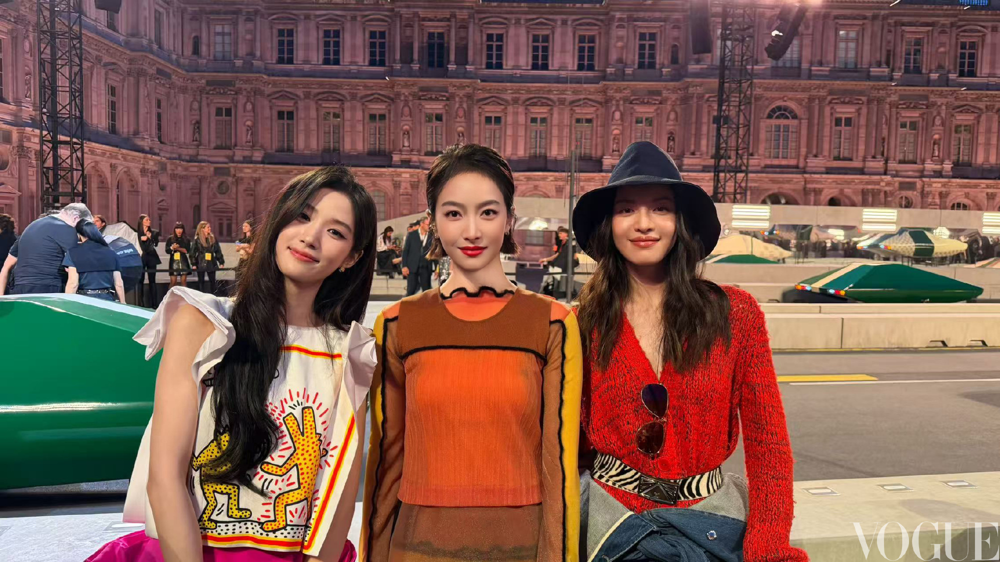 VOGUE China镜头下的卢昱晓宋茜钟楚曦lv秀场合影 ​​​