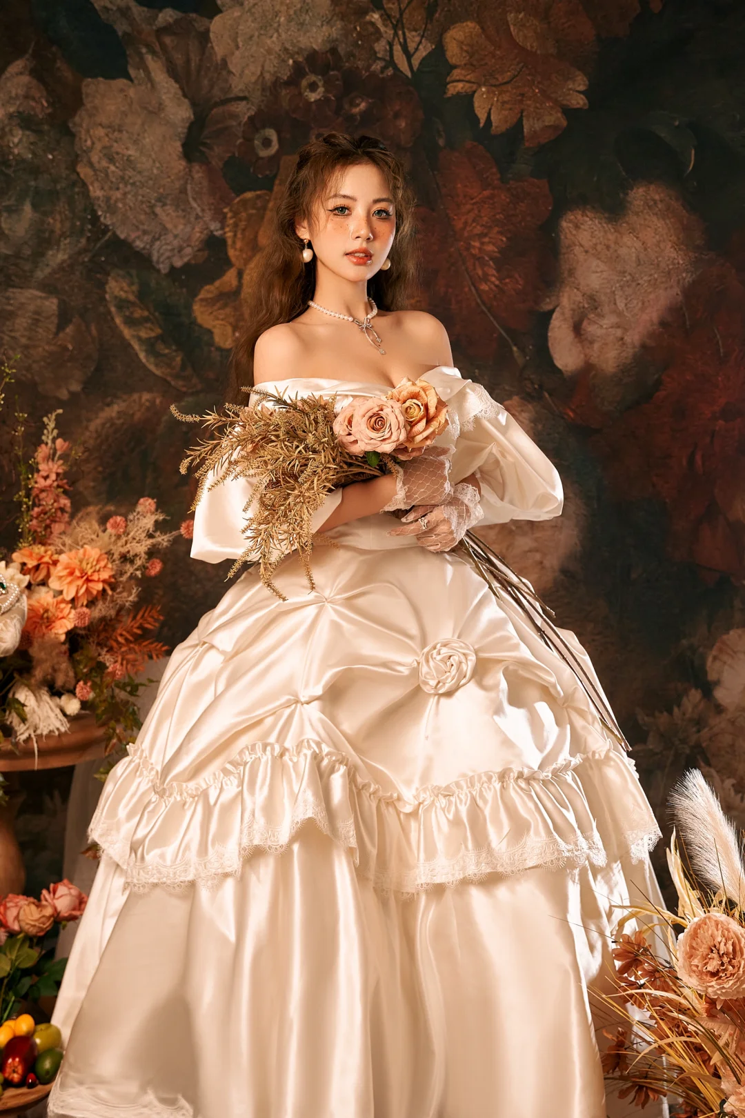 世界破破烂烂  小猫缝缝补补