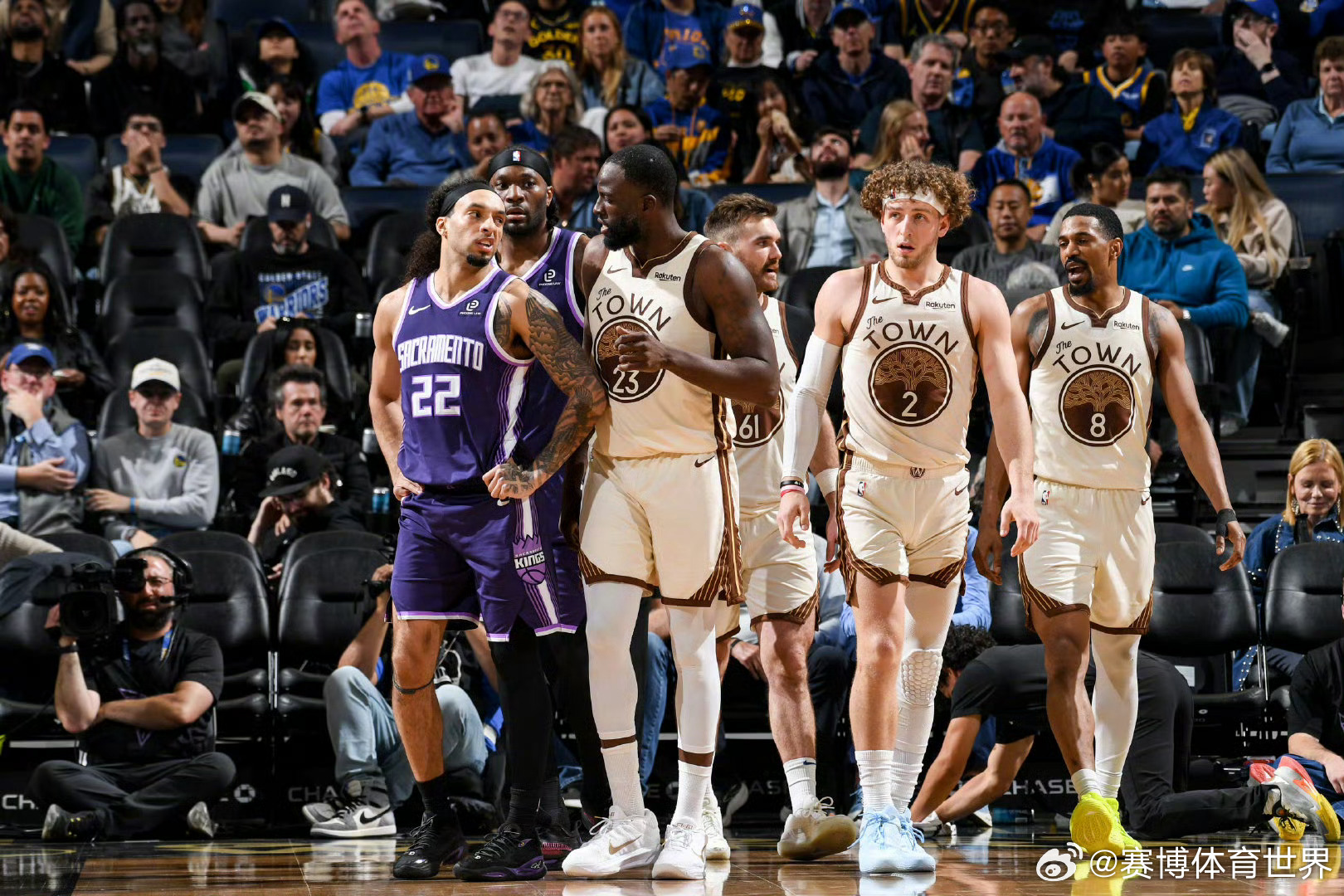 国王vs勇士勇士终结4连败 NBA常规赛，勇士主场110-105战胜国王，结束4