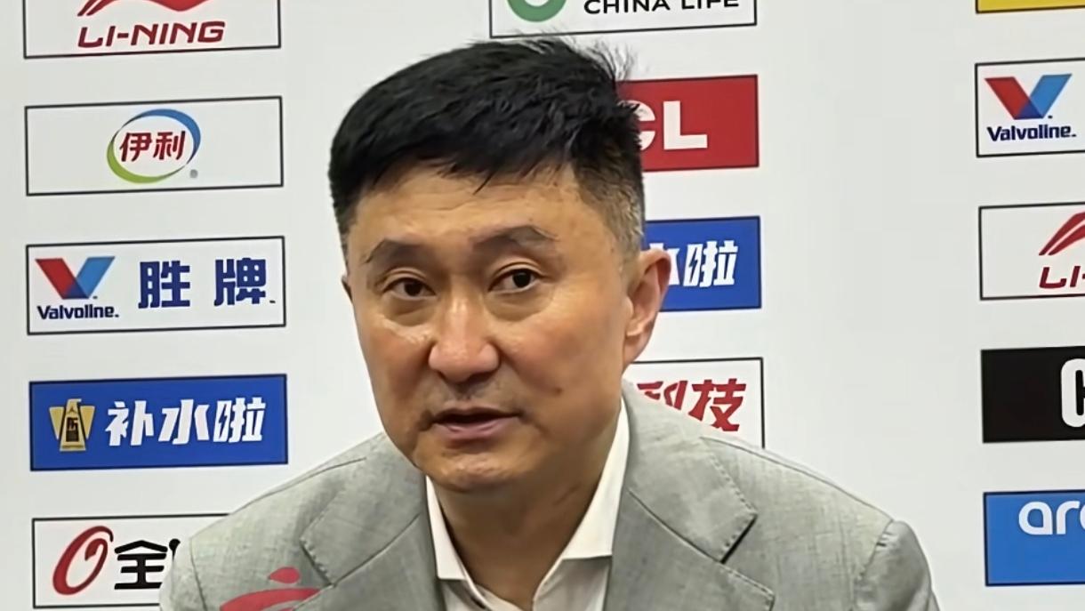 广东宏远100-80广厦，杜锋开始学会真正夸人了:

今晚比赛，大家都打得非常拼