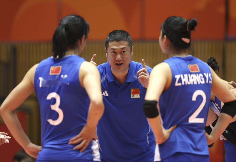 中国女排苦战五局，3:2复仇泰国！中国女排开局面对泰国的心态困局，到最后心态调整