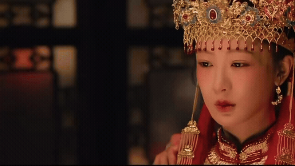 紫本身就是外貌比较拖后腿的演员，这个预告杨阳的审美明显有很大问题，很多镜头打光都